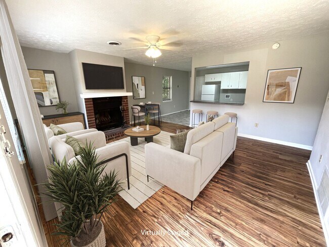 Photo - ESSEX CT - 110/112 Unit 112