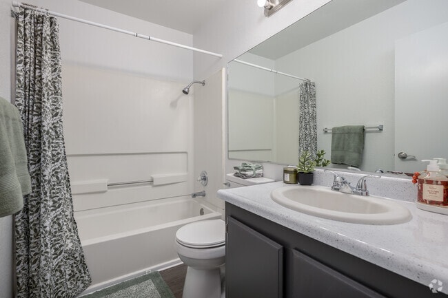 2BR, 2BA - 941SF - Second Bathroom