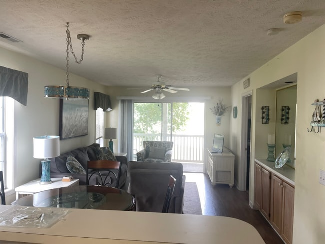 Photo - 541 White River Dr Unidad 16D