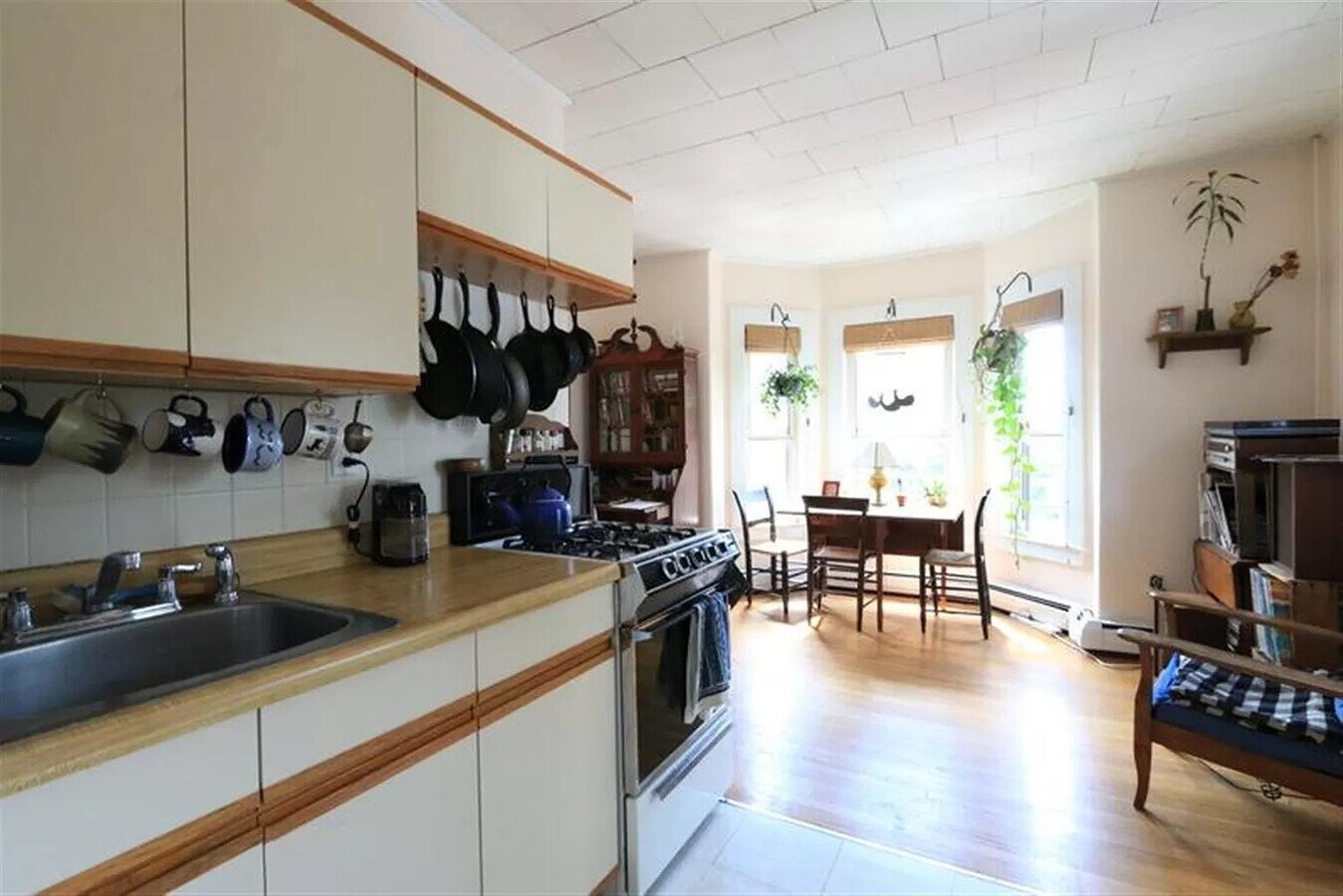 Photo - 204 Banks St