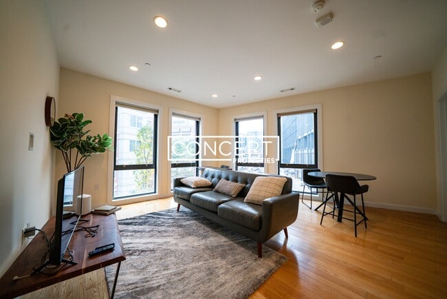 Building Photo - 9 Miner St Unit 406