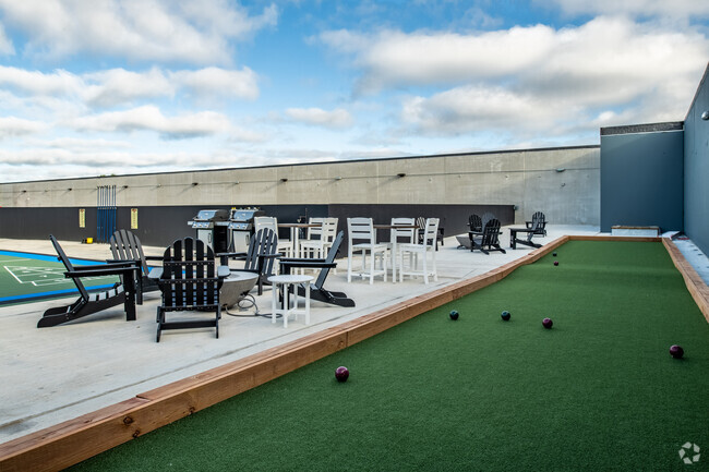 Rooftop Amenities - The Edge at Terravessa Apartments