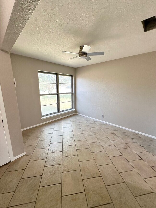 Photo - 3 Bed 2 Bath Fully Remodeled!