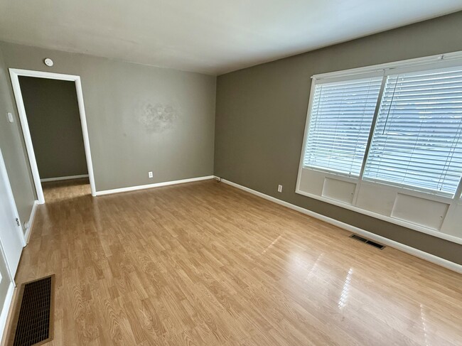 Living room - 701 NE 22nd Ave Unit 701