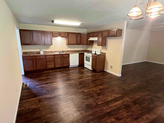 Photo - 2921 Vaughn Ave