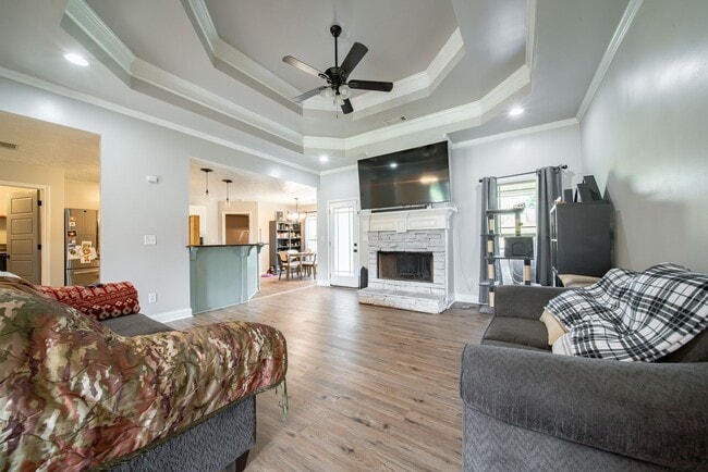 128 Lee Rd 2180