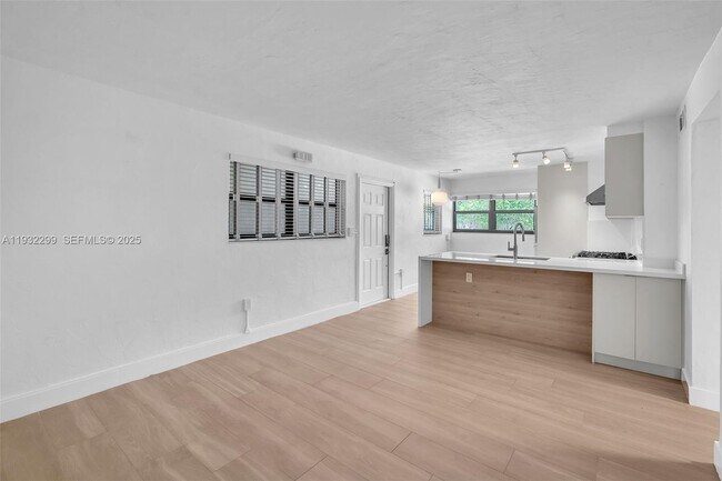 Photo - 3265 Virginia St Unidad 8