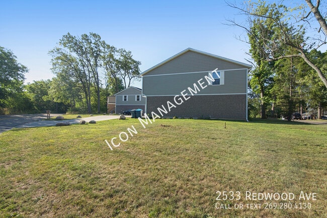 Photo - 2533 Redwood Ave