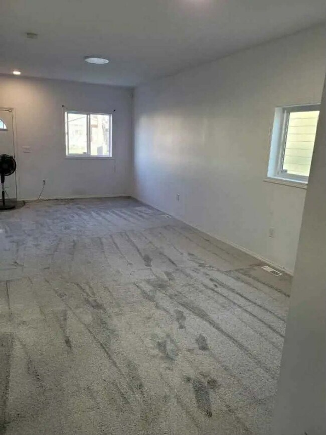 Photo - 760 Burrows Ave