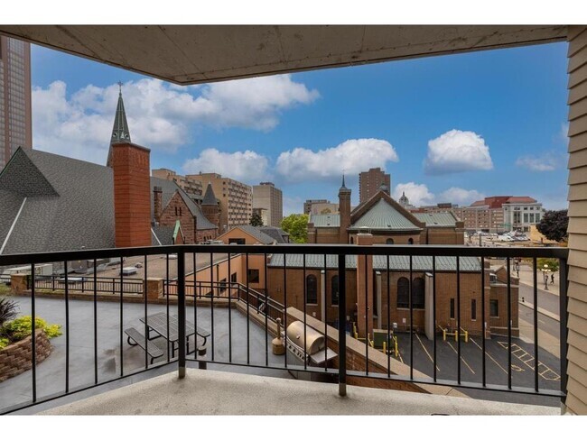 Building Photo - 78 10th St E Rental