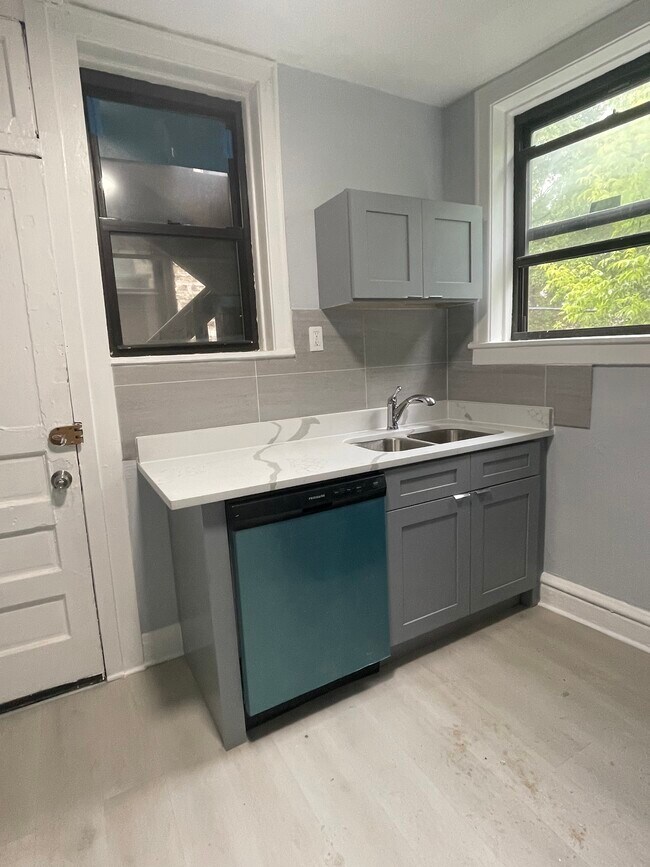 Photo - 7327 N Honore St Unidad 2-B