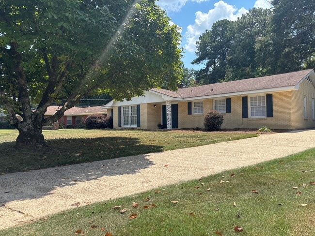 Building Photo - 3920 Meredith Dr