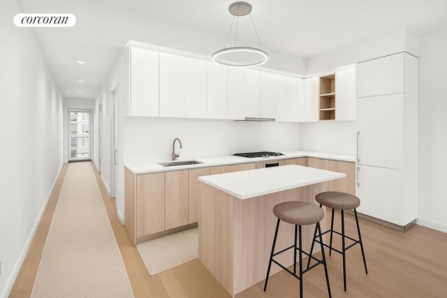 Photo - 555 W 43rd St