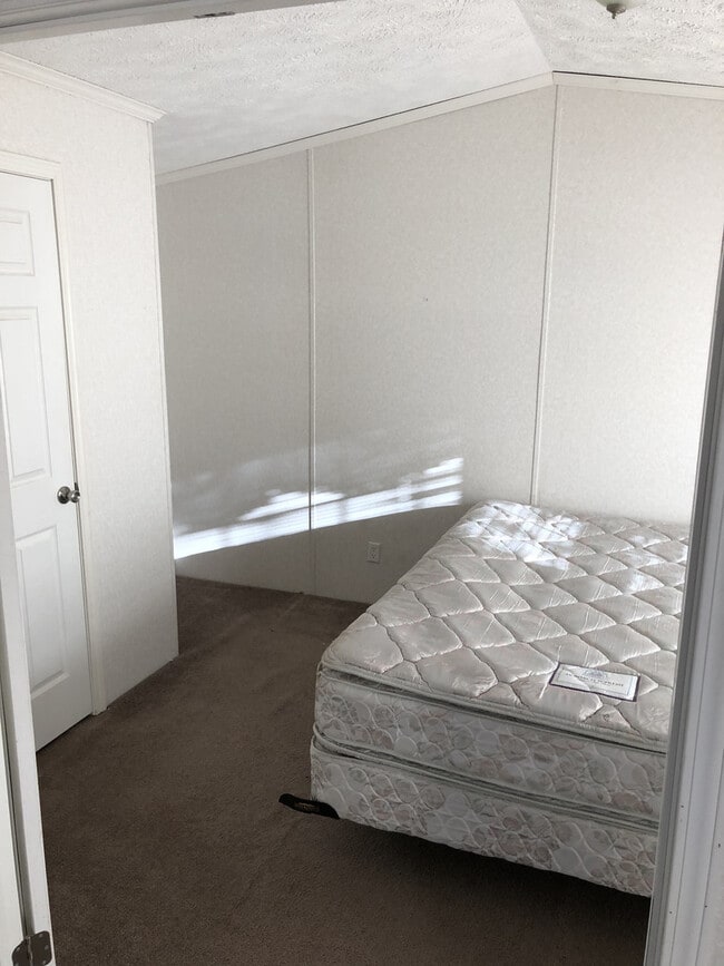 Building Photo - Trailer for Rent in Belfield
