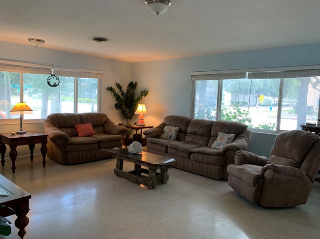 Photo - 416 E Strawbridge Ave