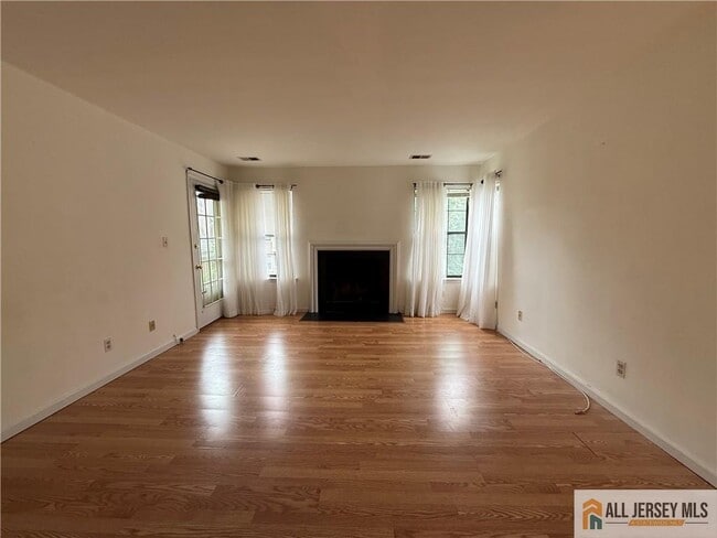 Photo - 404 Carhart Ct