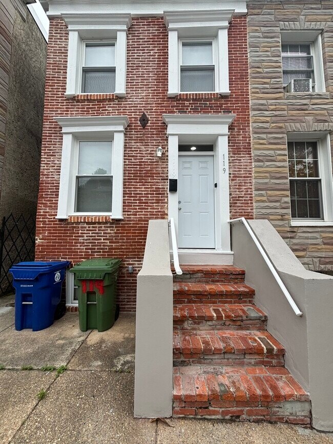 Building Photo - 2 bedroom home with Balcony