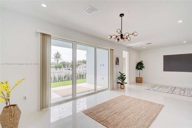 Photo - 1805 NW 22nd Ct