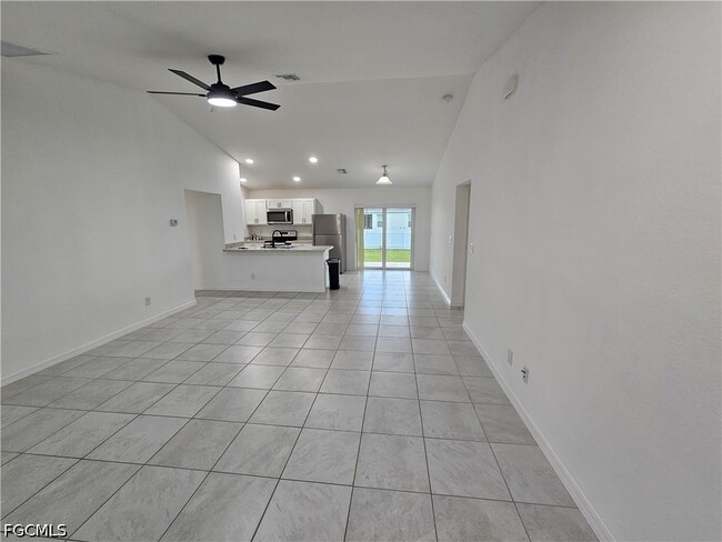 Photo - 2523 NE 6th Pl