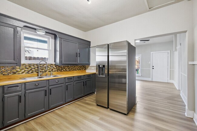 Photo - 2332 E hughston 78202