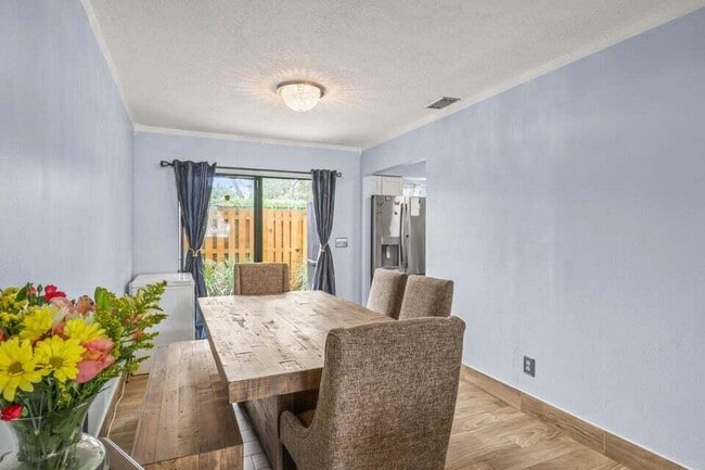 Photo - 901 Riverside Dr