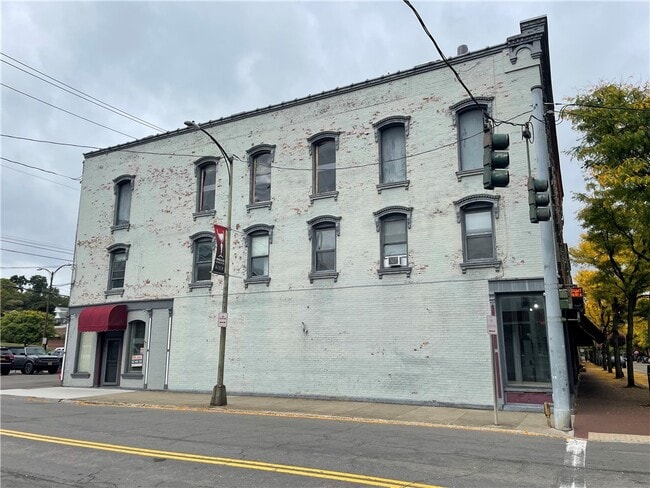 Photo - 52 W Market St