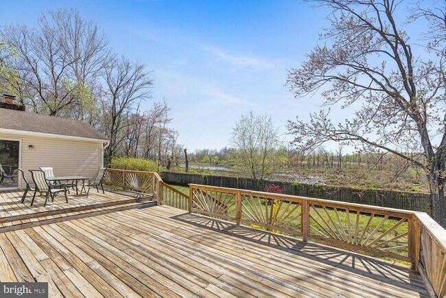 Photo - 2037 Dewey Dr