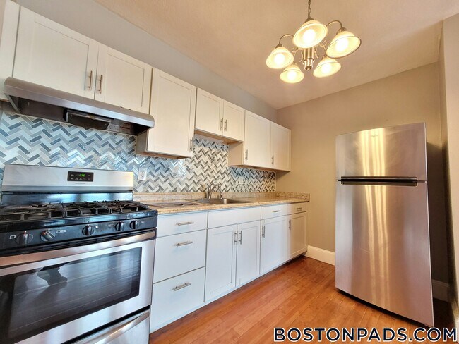 Photo - 338 Warren St Unit 5