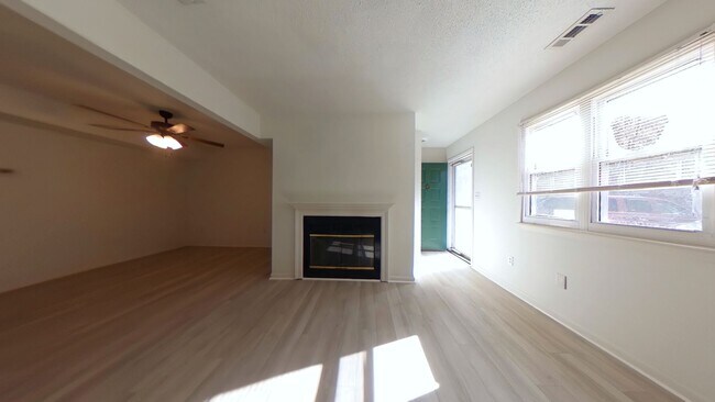 Photo - 3 Bedroom Town Home Near Mary Immaculate F...