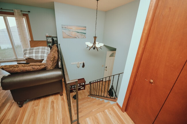Photo - 7098 Upper 17th St N