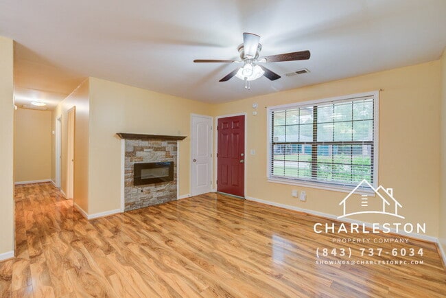 Photo - 106 Carriage Ct