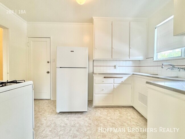 Photo - 120 Flores St