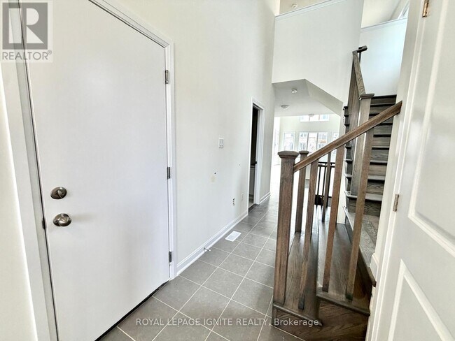 Photo - 21 Royal Oak Cres