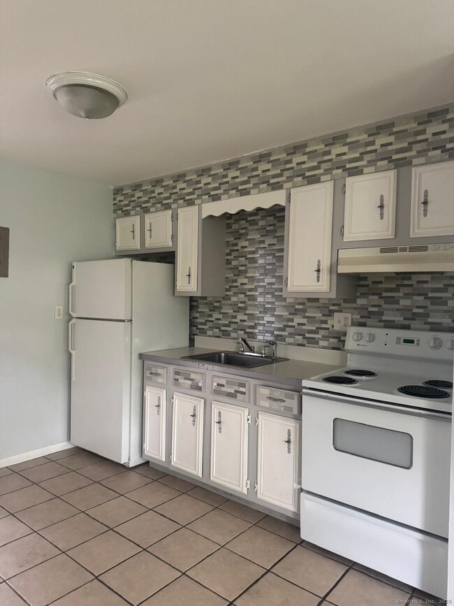 Building Photo - 46 St Mathias St Unit 5 Rental