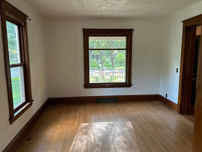 Photo - 624 5th St S