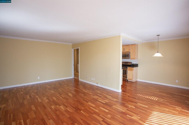 Photo - 353 Masters Ct