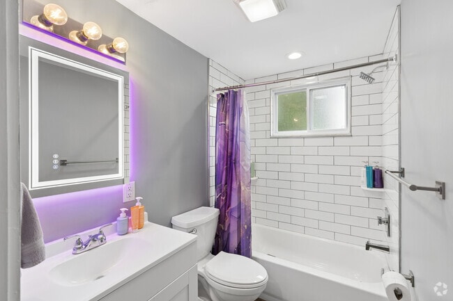 2BR, 1BA - 750SF - Bathroom - 3932 Vinceton St.