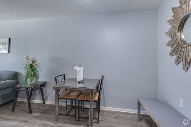 1BR, 1BA - 600SF - Dining Room