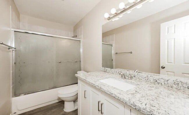 Building Photo - 110 E Valley View Dr