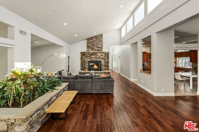 3699 Kanan Rd