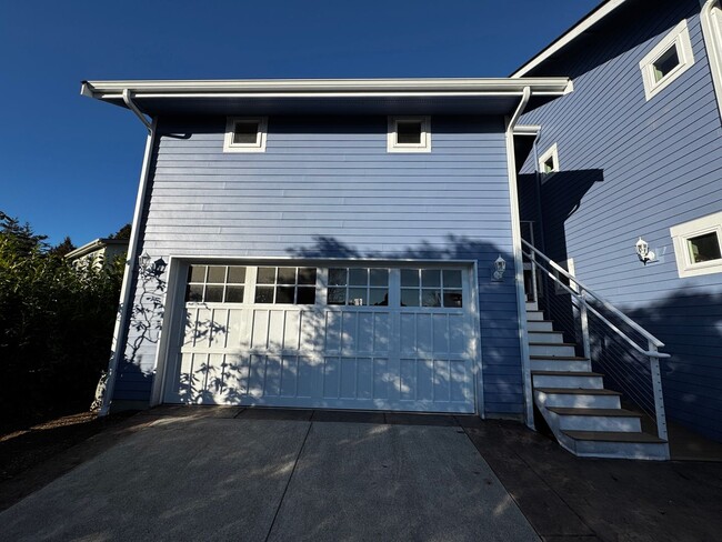 Modern Bainbridge Studio – Prime Location... - Modern Bainbridge Studio –  Prime Location... Rental