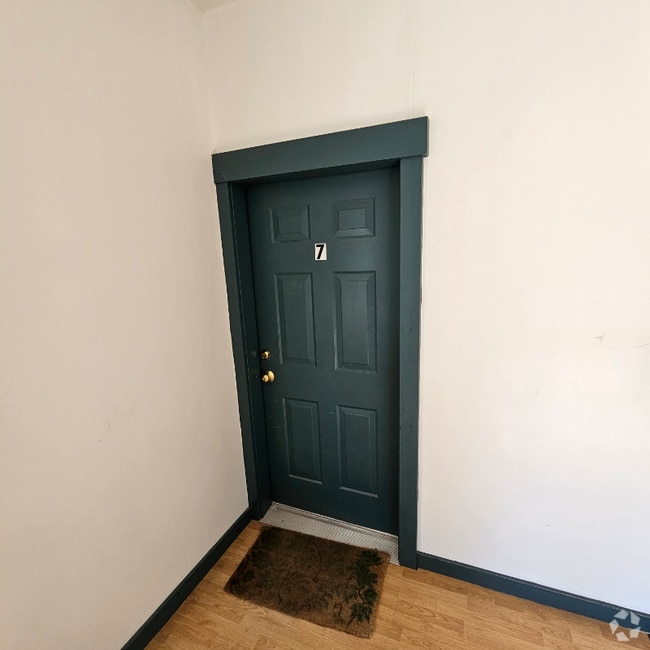 Building Photo - 6137 Memorial Dr Rental