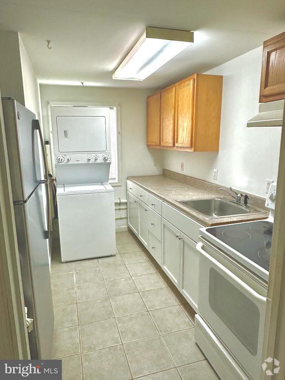 Building Photo - 20 Vine St Rental