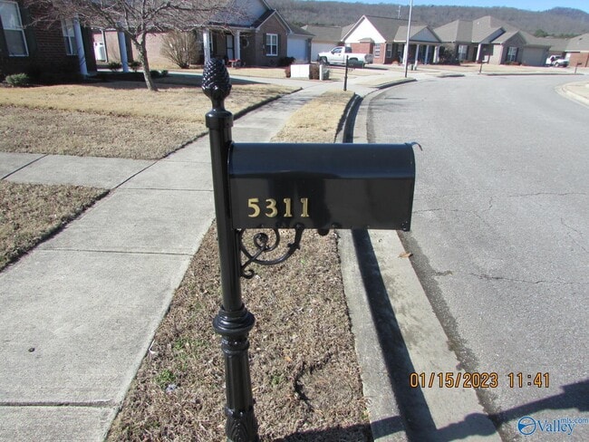 Photo - 5311 Frankford Dr SE