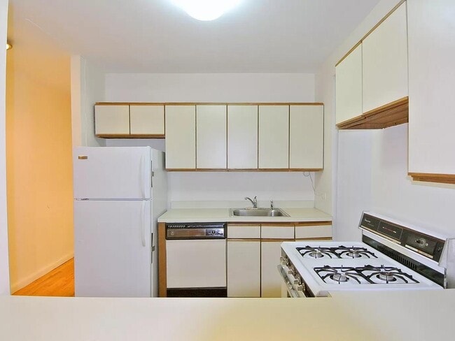 Photo - 3117 Broadway Unit 26