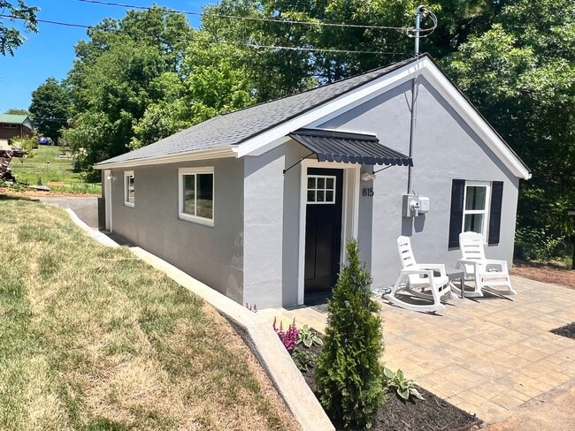 Building Photo - Christiansburg, 2 BR / 1 BA, Available for rent