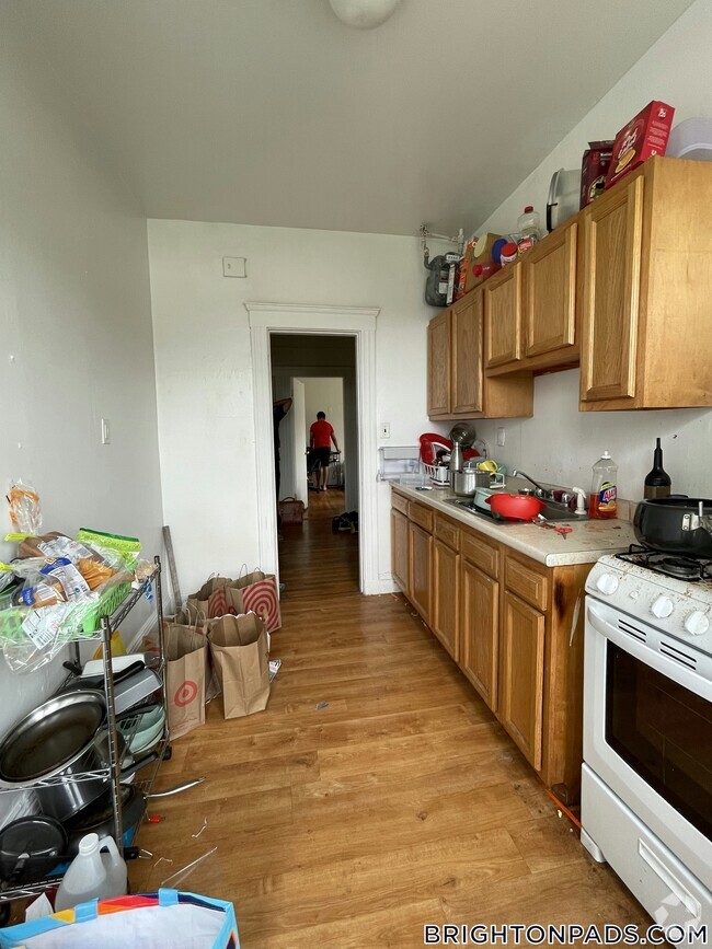 Building Photo - 1687 Commonwealth Ave Rental