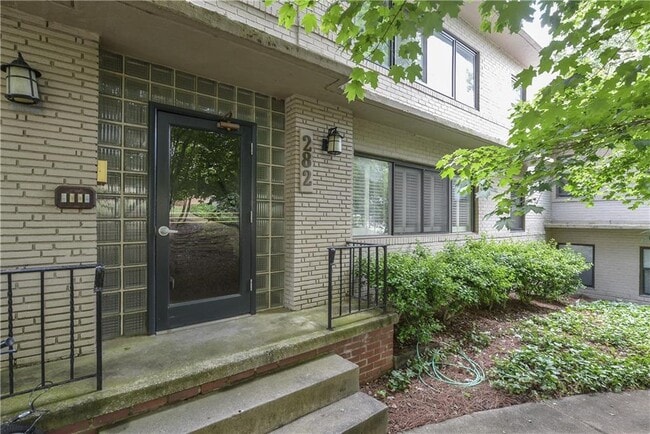 Building Photo - 282 Ardmore Cir NW Unit 2