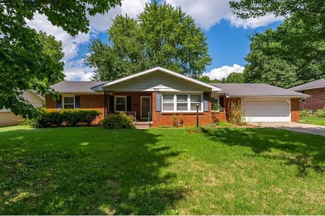 Large 4 Bedroom 3 Bath Home Available 7/15... - Large 4 Bedroom 3 Bath Home Available 7/15...
