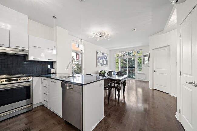 Photo - 2284 Rue Victoria Unit 3